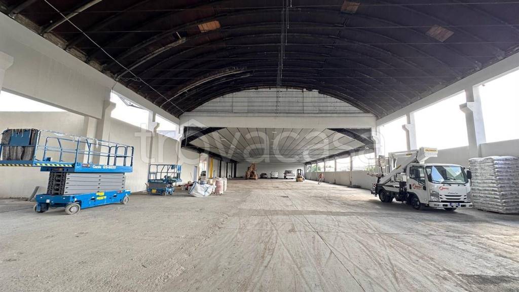 capannone in vendita a Giussano