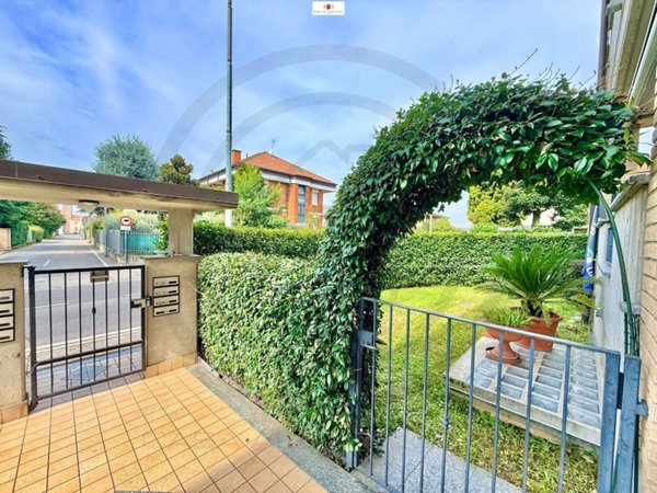 appartamento in vendita a Giussano in zona Paina