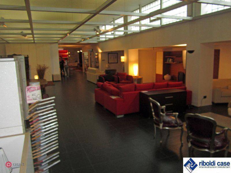 locale commerciale in vendita a Giussano