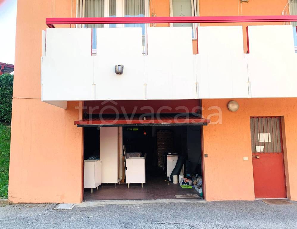 locale commerciale in vendita a Giussano in zona Birone