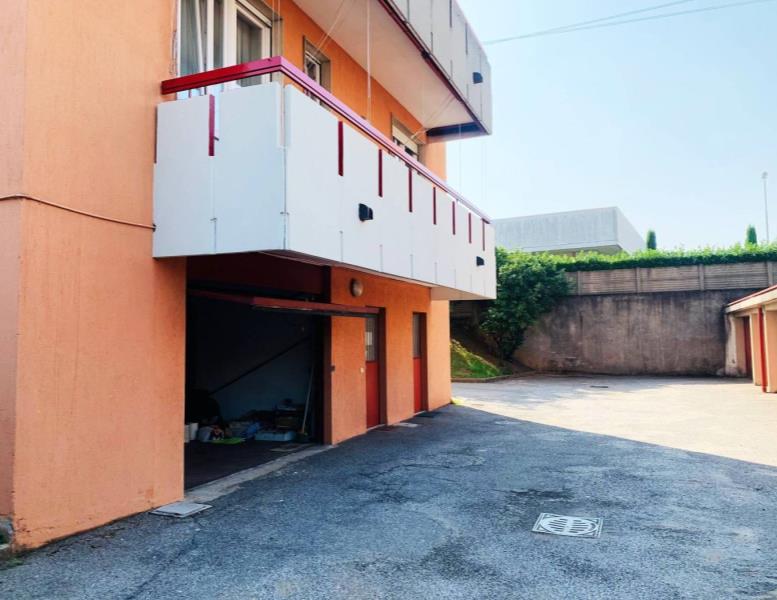 locale commerciale in vendita a Giussano in zona Birone