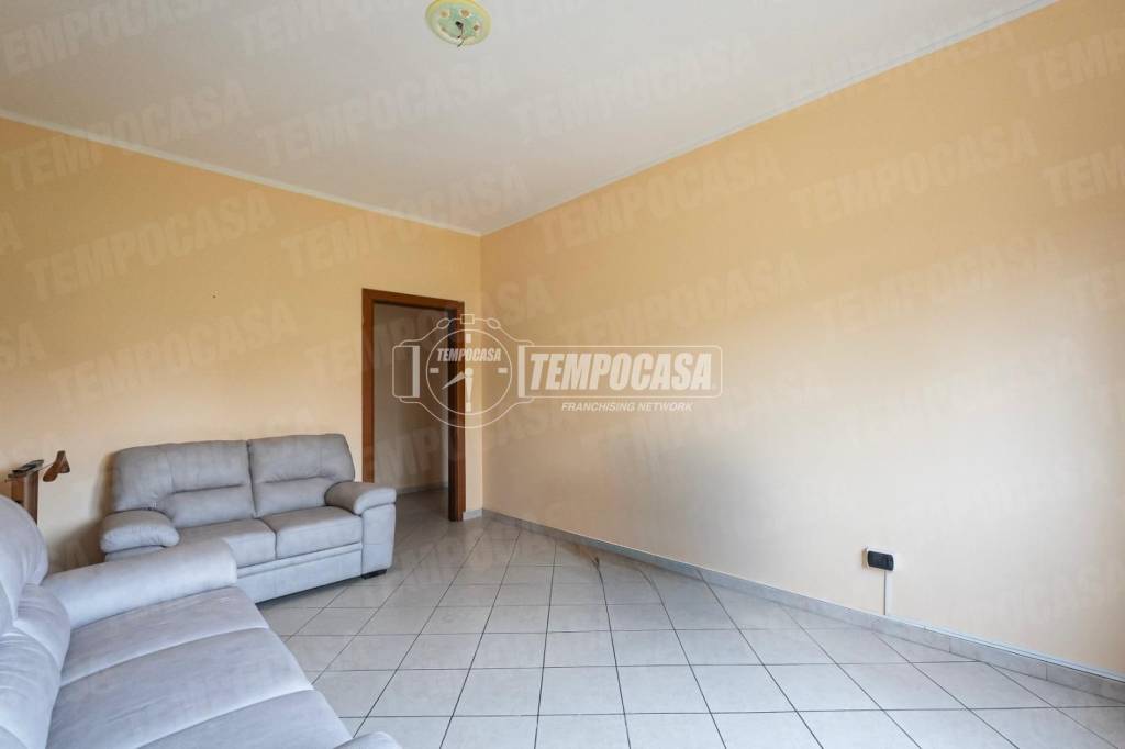 appartamento in vendita a Giussano in zona Paina