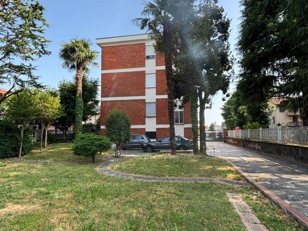 appartamento in vendita a Giussano in zona Paina