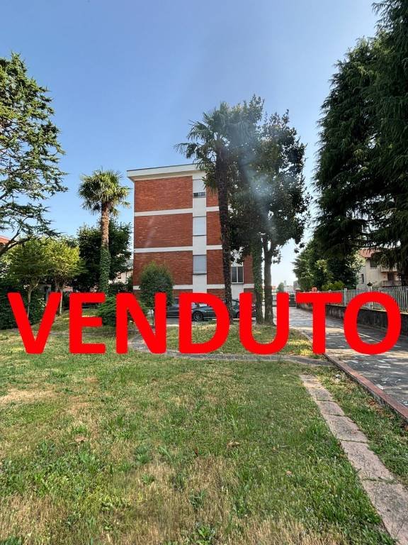 appartamento in vendita a Giussano in zona Paina