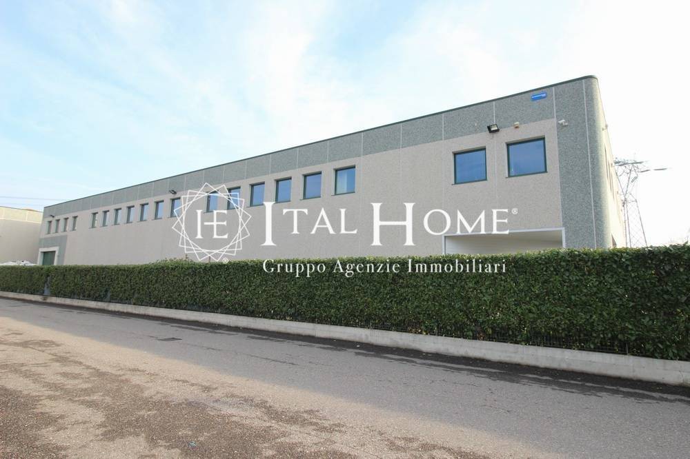 locale commerciale in vendita a Giussano