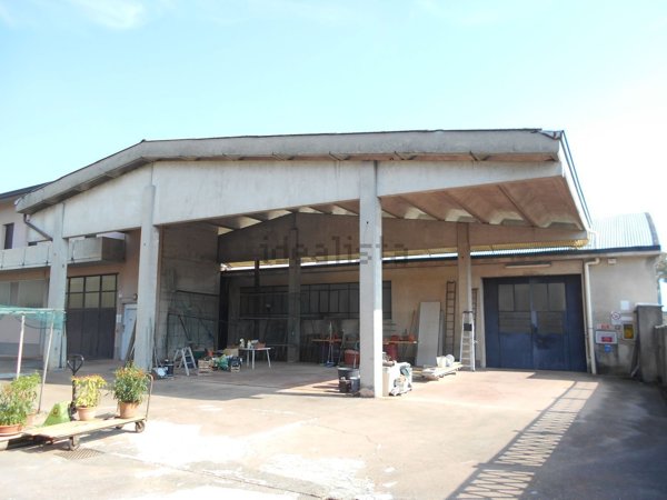 capannone in vendita a Giussano