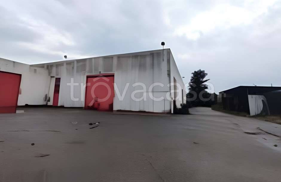 locale commerciale in vendita a Giussano in zona Birone