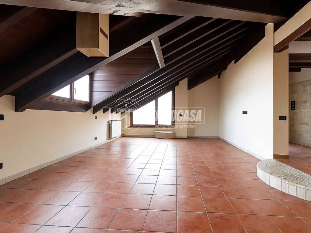 appartamento in vendita a Giussano in zona Paina