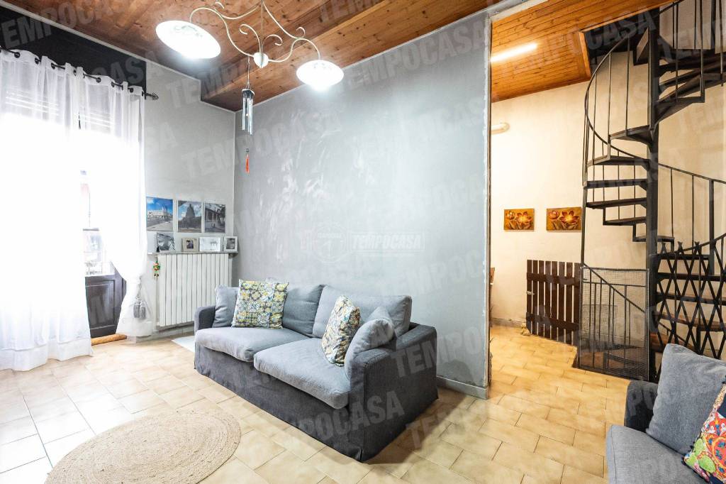 appartamento in vendita a Giussano in zona Paina