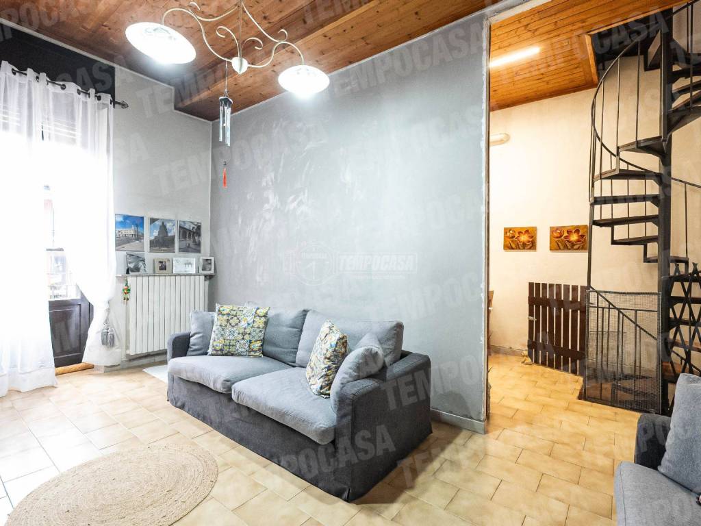 appartamento in vendita a Giussano in zona Paina