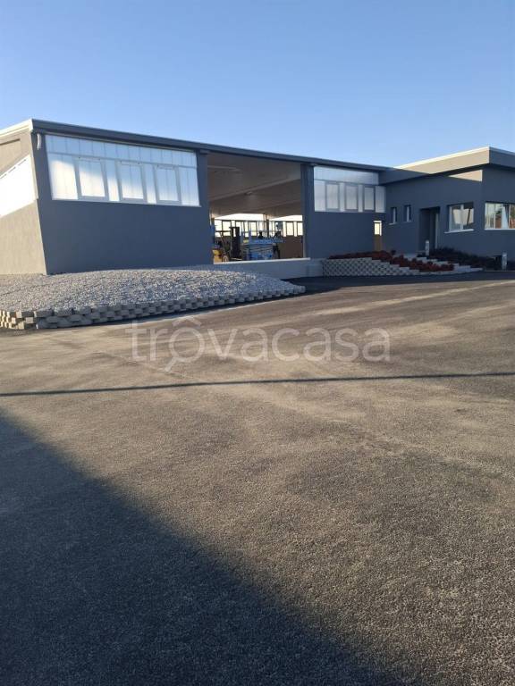 capannone in vendita a Giussano