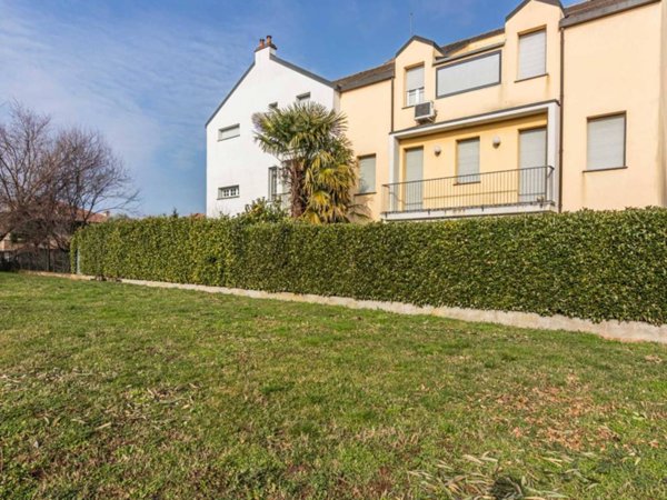 appartamento in vendita a Giussano in zona Paina