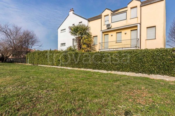 appartamento in vendita a Giussano in zona Paina