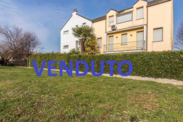 appartamento in vendita a Giussano in zona Paina