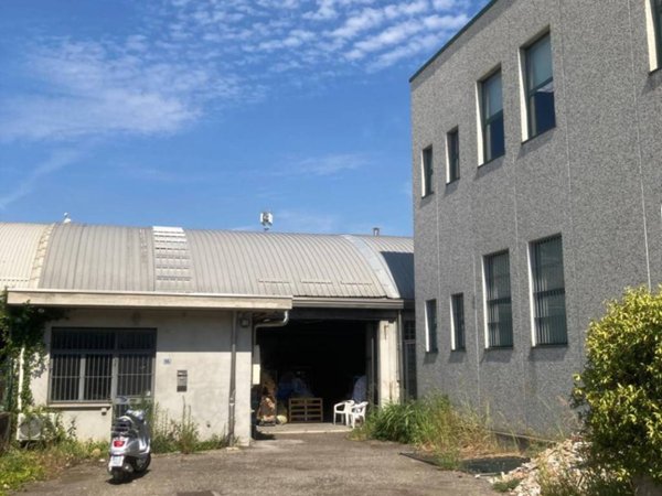 locale commerciale in vendita a Giussano