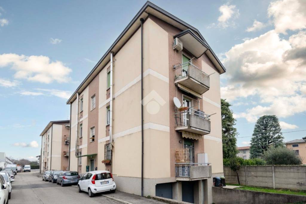 appartamento in vendita a Giussano in zona Paina