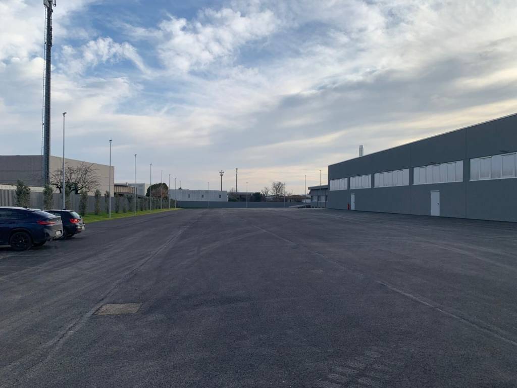 capannone in vendita a Giussano