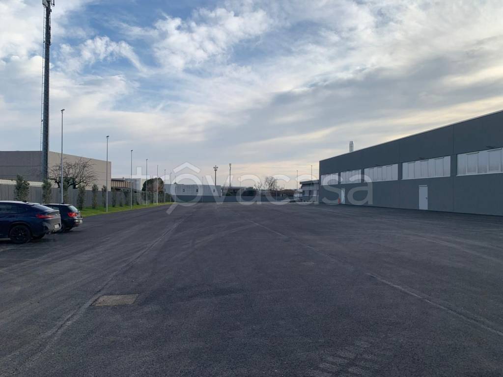 capannone in vendita a Giussano