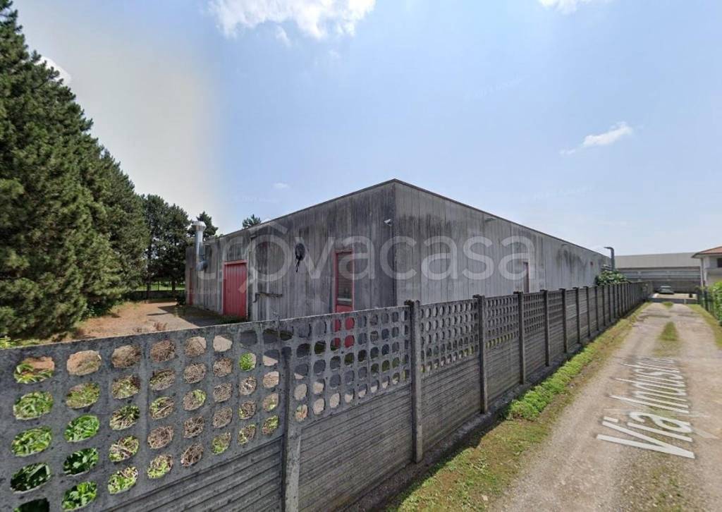 locale commerciale in vendita a Giussano in zona Birone