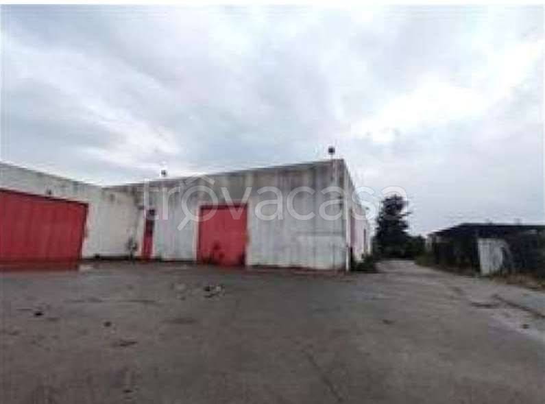 locale commerciale in vendita a Giussano in zona Birone