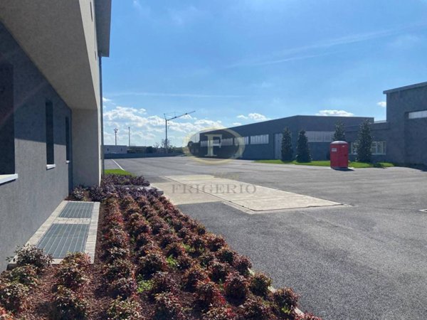 capannone in vendita a Giussano