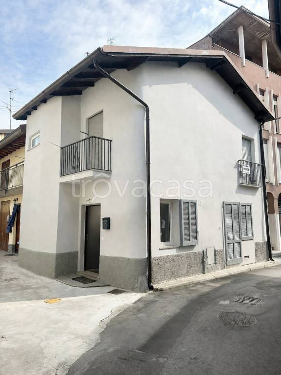 casa indipendente in vendita a Giussano in zona Paina