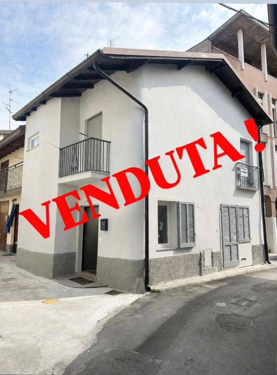 casa indipendente in vendita a Giussano in zona Paina