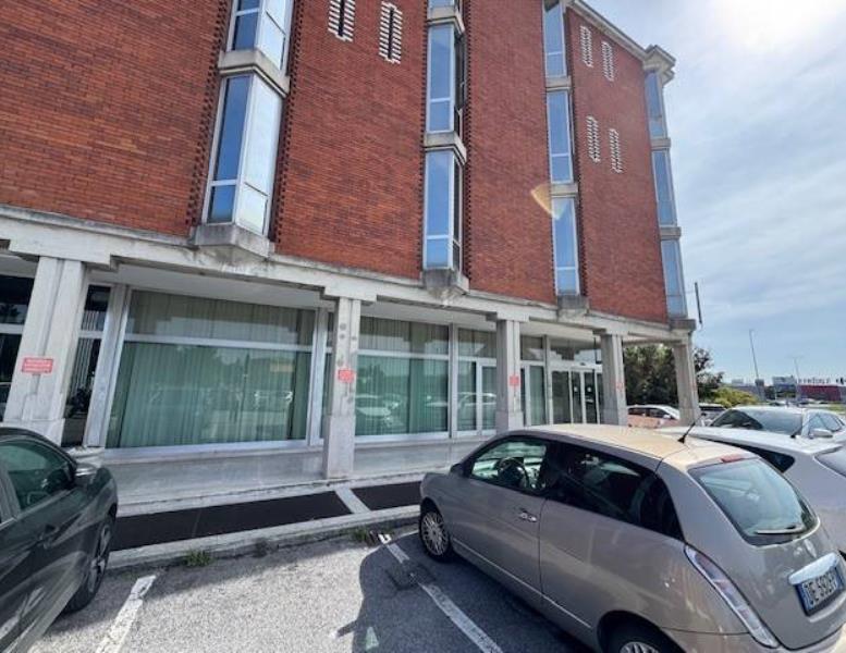 negozio in vendita a Giussano