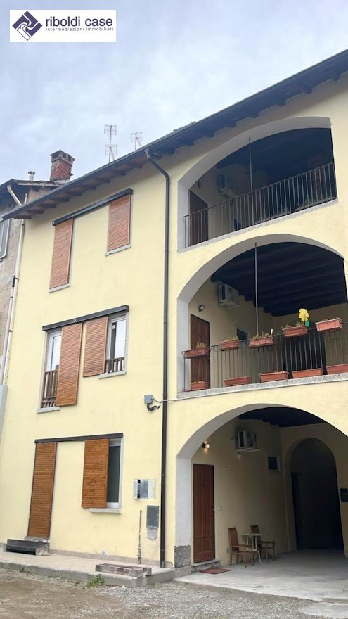appartamento in vendita a Giussano in zona Paina
