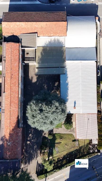 locale di sgombero in vendita a Giussano