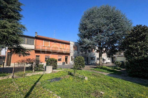 locale di sgombero in vendita a Giussano