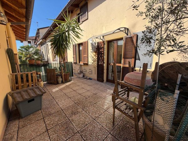 appartamento in vendita a Giussano in zona Paina