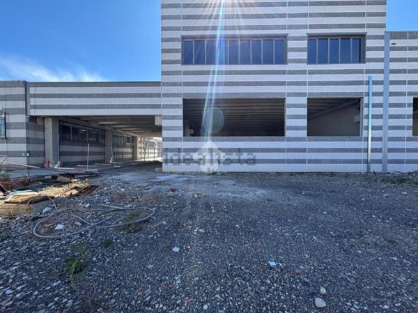 locale commerciale in vendita a Giussano
