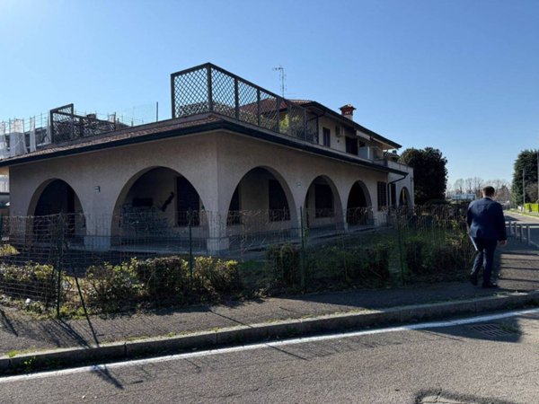 negozio in vendita a Giussano