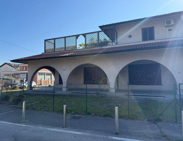 negozio in vendita a Giussano