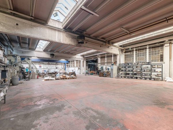 capannone in vendita a Giussano