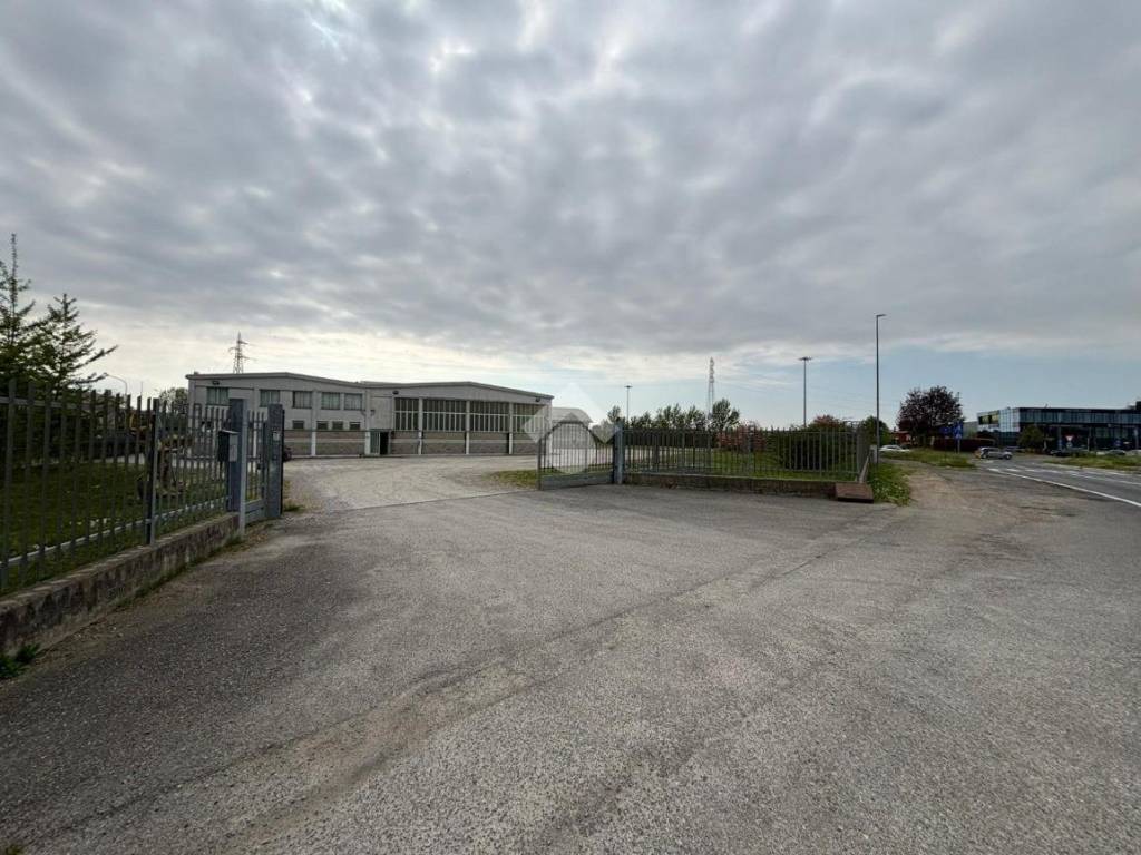 capannone in vendita a Giussano