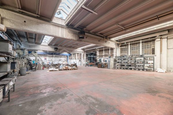 capannone in vendita a Giussano