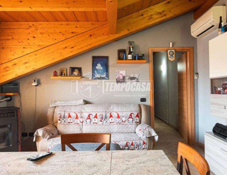 appartamento in vendita a Giussano in zona Paina