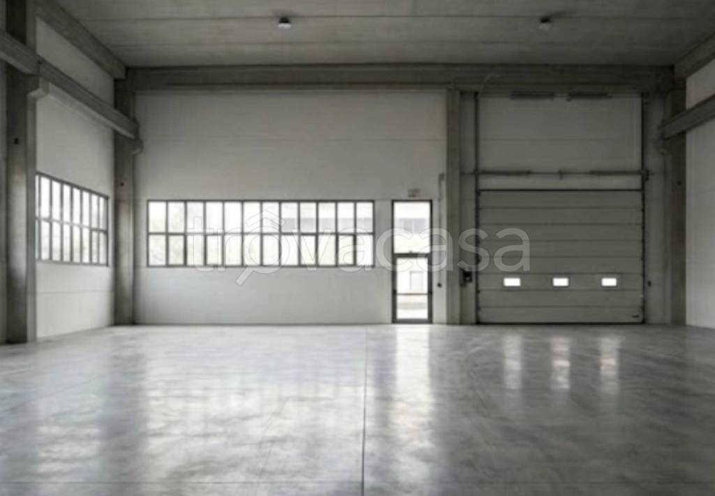 locale commerciale in vendita a Giussano in zona Birone