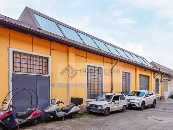 locale commerciale in vendita a Giussano