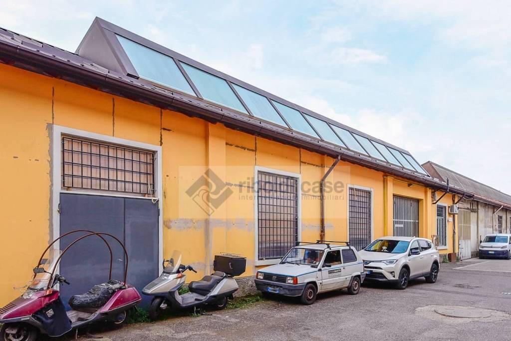 locale commerciale in vendita a Giussano