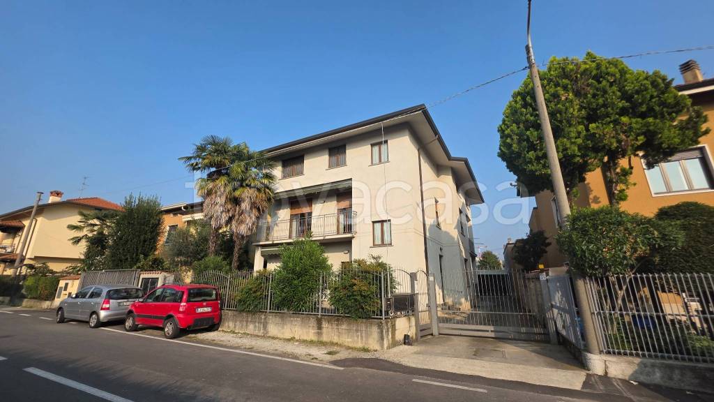 appartamento in vendita a Giussano in zona Birone
