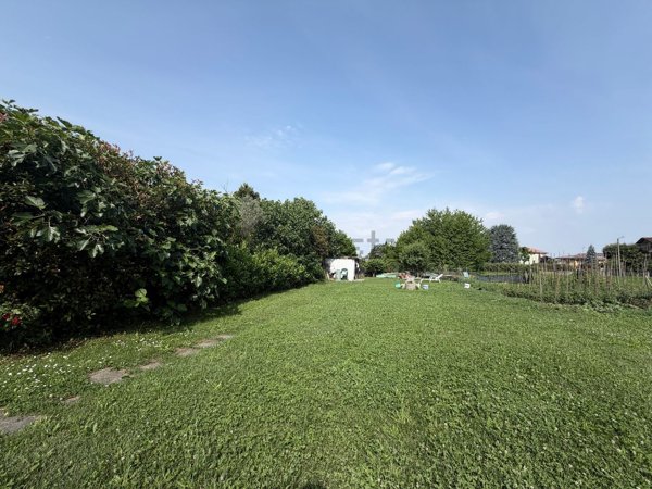 terreno edificabile in vendita a Giussano in zona Paina
