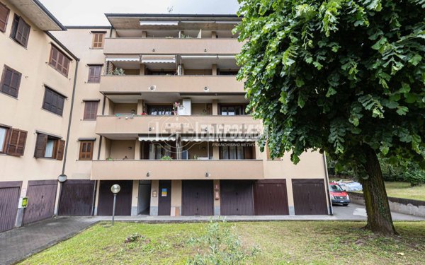 appartamento in vendita a Giussano in zona Paina