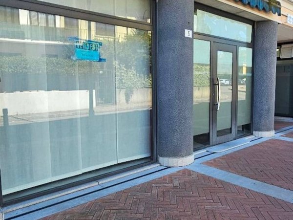 negozio in vendita a Giussano