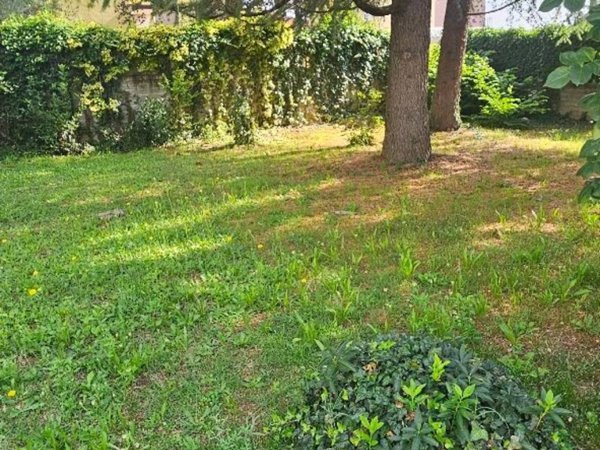 appartamento in vendita a Giussano in zona Paina
