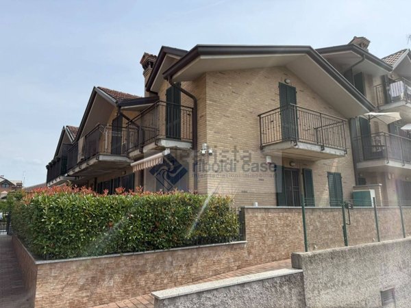 appartamento in vendita a Giussano in zona Paina