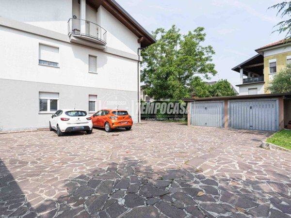 appartamento in vendita a Giussano in zona Paina
