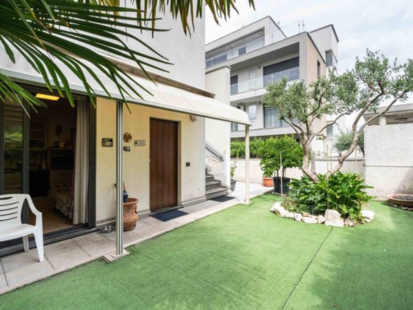 casa indipendente in vendita a Giussano in zona Paina